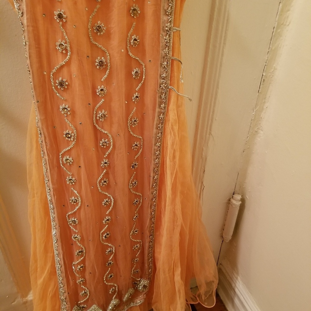 I am selling girls dress. - Picture 5 of 8